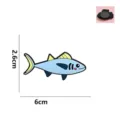Cartoon blauwe tonijn PVC koelkastmagneet 6cm x 2,6cm met magnetische achterkant - 浅蓝鱼(BXH25007)