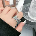 Detailansicht eines verstellbaren Rings im Punk-Stil mit flüssigem Schmetterling - Verstellbarer Ring Stil 3