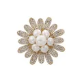Elegant gold-plated daisy flower brooch with white pearls and sparkling crystal petals - Flower Shape / Champagne Gold (TXZ112)