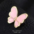 Elegante spilla a farfalla in smalto rosa con placcatura in oro su sfondo nero goffrato - Farfalla Rosa