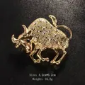 Spilla vintage a forma di bue dorata con strass per abiti e cappotti - Toro (20 apr - 20 mag)