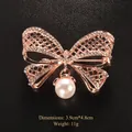 Elegant rose gold bow brooch with sparkling rhinestones and a hanging pearl pendant - Pave Rhinestone Bowknot With Pearl (XD8650-1) / 3.9x4.8cm / Bowknot Pendant Pearl (Rose Gold)