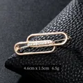 Minimalistische goldene Brosche mit Strasssteinen, 4,6 cm Größe für Kleidung und Hemden - Ineinandergreifendes Geometrisches Oval (XD9371) / Gold