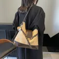 Bolso hobo grande retro bicolor en cuero sintético vintage beige y marrón de uso múltiple - Caqui Con Colgante De Conejo