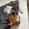 Vintage braune Leder-Eimertasche mit Tragegriff und einem verstellbaren Schultergurt - Ohne Anhänger / Braun