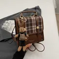 Zaino vintage a quadri marroni con ciondolo a forma di coniglio per donna - Marrone Con Ciondolo