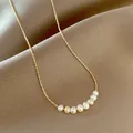 Vintage style gold necklace featuring seven elegant white pearls on silk fabric. - Horizontal Row Pearl Style (X1087珍珠) / Gold