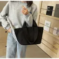 Große schwarze Canvas-Tragetasche mit schicken gestickten Buchstaben für den Alltag - S / Schwarz