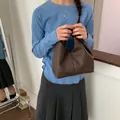 Moderne bruine geplooide leren handtas voor dames, stijlvolle bucketbag voor woon-werk - koffiekleur