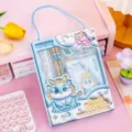 Niedliches Schreibwaren-Geschenkset mit blauem Drachenmotiv für Kinder inklusive Stifte - Hellblauer Drache / 6er Set