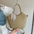 Sac à main matelassé kaki élégant pour femmes avec détail de foulard pied-de-poule chic - Vert