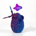 Detalle de huevo de dragón impreso en 3D y figura en acabado violeta láser iridiscente - Laser purple suit