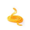 Vista detallada de una figura de cobra articulada impresa en 3D con acabado en oro seda - Oro de Seda