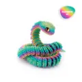 Primer plano de un juguete de serpiente articulado impreso en 3D en colores arcoíris - Arcoíris nº 1 / 30cm