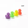 Canards mignons imprimés en 3D phosphorescents en violet, vert, jaune et rose decor - Série Lumineuse / 50 Pièces/Paquet
