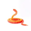 Figurita de serpiente cobra articulada impresa en 3D con degradado naranja y rojo. - Amanecer de Nebulosa