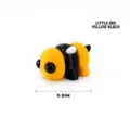 Vista detallada de la linda figura de abeja articulada impresa en 3D con tamaño 3,2 cm. - Adorno de Abejita Impresa en 3D / 3,2CM (Articulado) / Abejita (Amarillo Mate)