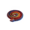 Primer plano detallado de una serpiente articulada impresa en 3D con colores arcoíris. - Pitón de 82CM / Ciudad Neón