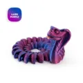 Figura de serpiente cobra articulada impresa en 3D con un acabado violeta láser brillante - 34cm / Púrpura Láser