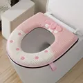 Copriwater in peluche a scacchi rosa e bianco con fiocco decorativo e cerniera lampo - Nuvola / Rosa
