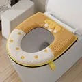 Copriwater in morbido peluche spesso con cerniera in motivo a quadretti giallo e bianco - Nuvola / Giallo