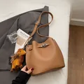 Vintage brown pebble leather bucket bag with silver lock and camel charm - With Pendant / Apricot