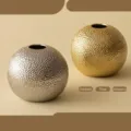 Luxe gehamerde bolvormige keramische vaas in goud en zilver finish, modern interieur. - 3-delige set / Zilver