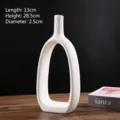 Vaso minimalista moderno in ceramica bianca con collo effetto legno e design cavo ovale - Guqiao
