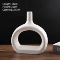 Vaso moderno in ceramica bianca con foro centrale per arredo minimal - Ponte ad arco