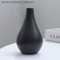 Minimalistische kleine schwarze strukturierte Keramikvase für elegante Tischdeko, 13cm - Rain and dew matte black / 直径7.5cm x 高13cm