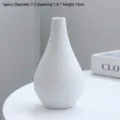 Minimalistische matte weiße Keramik-Tropfenvase für moderne Tischdekoration zu Hause - Rain and dew burn white / 直径7.5cm x 高13cm