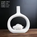 Vaso moderno minimalista in ceramica bianca con decorazione coniglietto zodiacale - Short zodiac sign rabbit