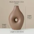 Jarrón minimalista de cerámica marrón con centro hueco para modernos arreglos florales - Estilo Hueco Geométrico Marrón Oscuro Mate