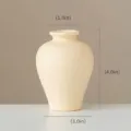 Vase en céramique crème minimaliste moderne pour décoration avec dimensions de 10 cm - Pièce Unique (7.5x10cm) / Rythme Crème