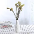 Moderner minimalistischer weißer Keramikvase mit gelben Trockenblumen für Wohndeko - Riffel-Textur-Stil (Xunmei)