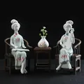 Figuras clásicas de damas en porcelana de Dehua tocando instrumentos tradicionales - Conjunto de Guqin y Pipa / Conjunto Completo con Mesa y Sillas