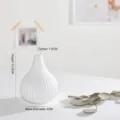 Mini jarrón de cerámica blanca acanalada minimalista para flores secas hogar - Estilo de rayas verticales