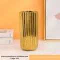 Grand vase à fleurs élégant en céramique striée plaqué or pour décoration moderne - L