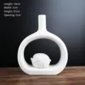 Vaso moderno in ceramica bianca con statuina del segno zodiacale del maiale per casa - Short zodiac sign pig