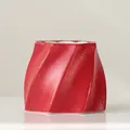 Jarrón de cerámica roja geométrica moderna con textura retorcida - Rojo