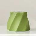 Moderne gedrehte grüne Keramik-Vase mit minimalistischem mattem Finish für Dekorationen - Grün