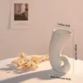 Florero de cerámica blanca en forma de cuerno con medidas - Estilo Curva de Cuerno (Blanco Roto)