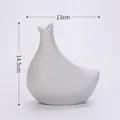 Vase minimaliste en céramique blanche en forme d'oiseau avec une texture mouchetée - Style Forme d'Oiseau