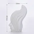 Vase en céramique blanche en forme d'écureuil, hauteur 20,5cm, largeur 13cm. - Style Forme d'Écureuil