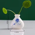 Mini jarrón de cerámica blanca con diseño floral azul para decoración de mesa de té - Patrón de Loto Azul Plano (Estilo 8)