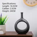 Moderne minimalistische schwarze Keramikvase mit dekorativem kreisförmigem Ausschnitt - Hohler Runder Stil (WD325) / Mittel (24x16.5x2.5cm) / Mattschwarz