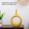 Moderne minimalistische gelbe Keramikvase mit kreisförmigem Hohlraumdesign für Heimdeko - Jade-Ring mit gelber Mitte