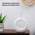 Moderne minimalistische weiße runde Keramikvase mit einer hohlen Mitte für Deko - Jade-Ring mit weißer Mitte