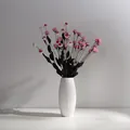 Elegante vaso in ceramica bianca con texture a coste verticali per decorazioni minimaliste - Stile Taia a Righe Verticali