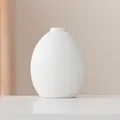 Minimalistische witte keramische ovale vaas met horizontale streeptint voor bloemen - Wit Geborstelde Stijl 4